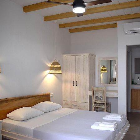 Κalamitsi Rooms & Apartments Kimolos Exterior photo