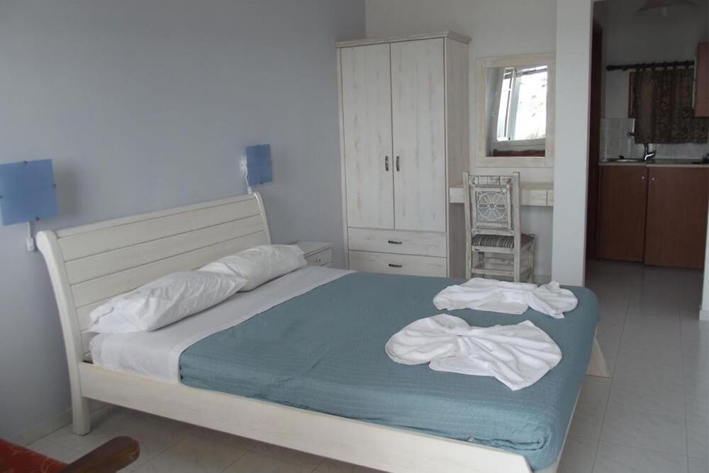 Κalamitsi Rooms & Apartments Kimolos Exterior photo