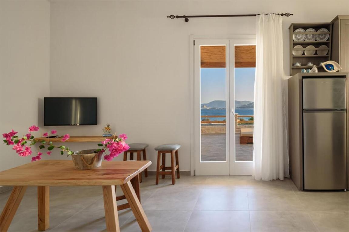 Κalamitsi Rooms & Apartments Kimolos Exterior photo