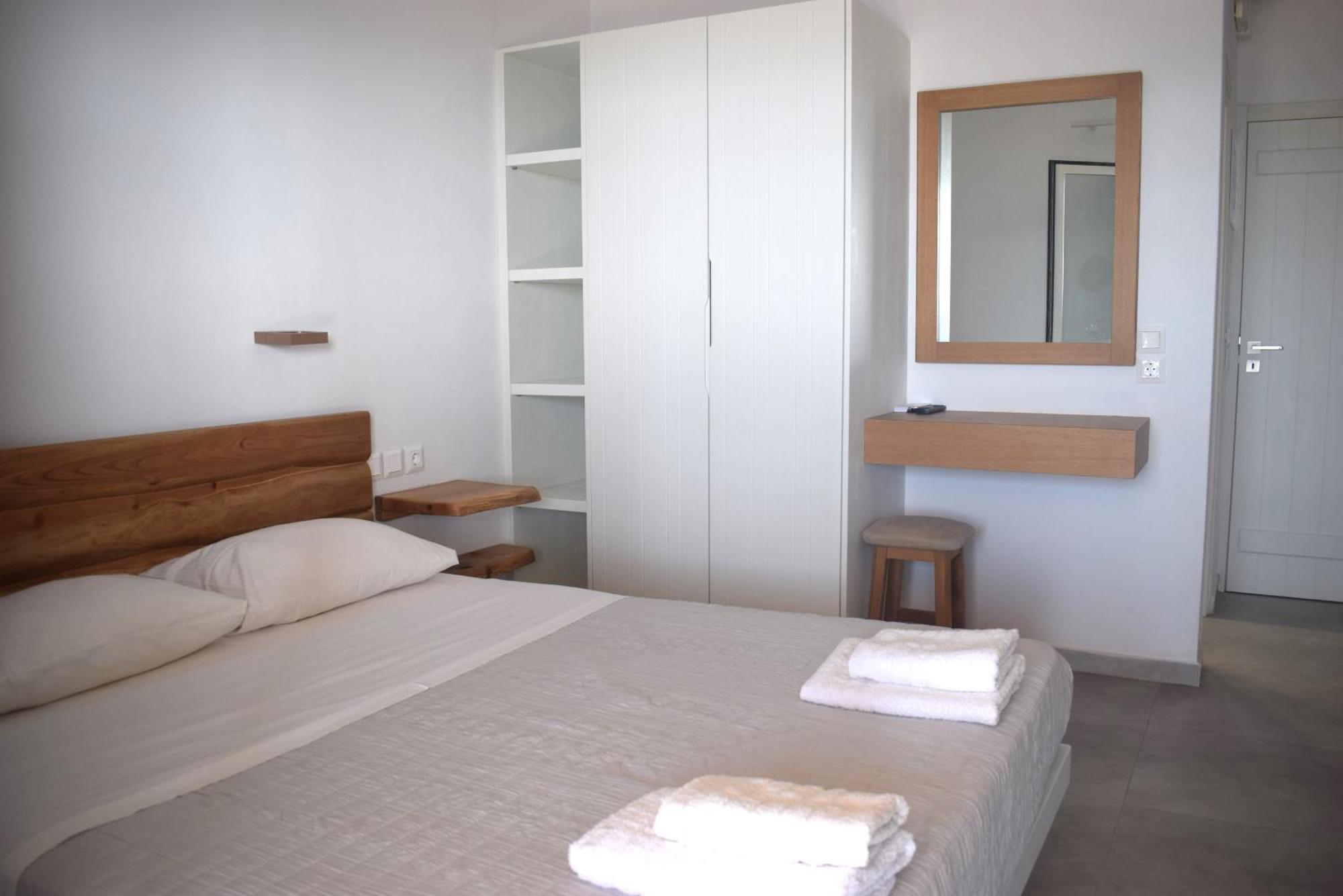 Κalamitsi Rooms & Apartments Kimolos Exterior photo