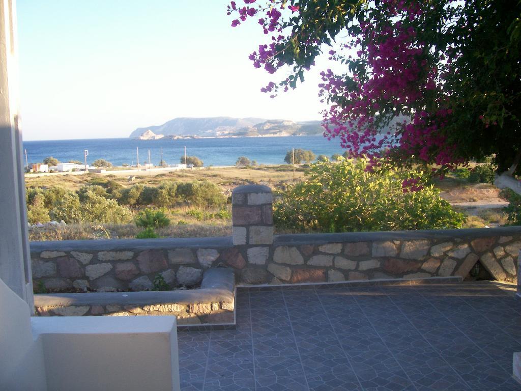 Κalamitsi Rooms & Apartments Kimolos Exterior photo