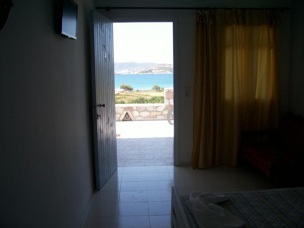 Κalamitsi Rooms & Apartments Kimolos Exterior photo