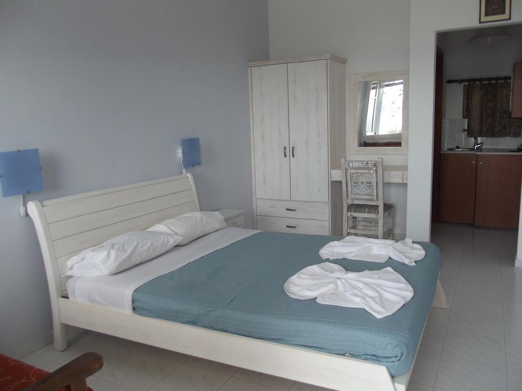 Κalamitsi Rooms & Apartments Kimolos Exterior photo